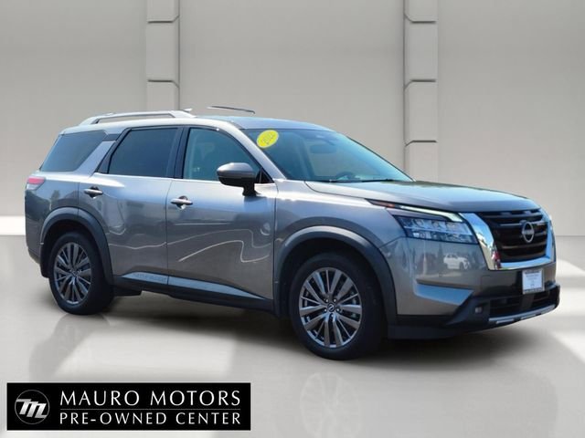 2022 Nissan Pathfinder SL