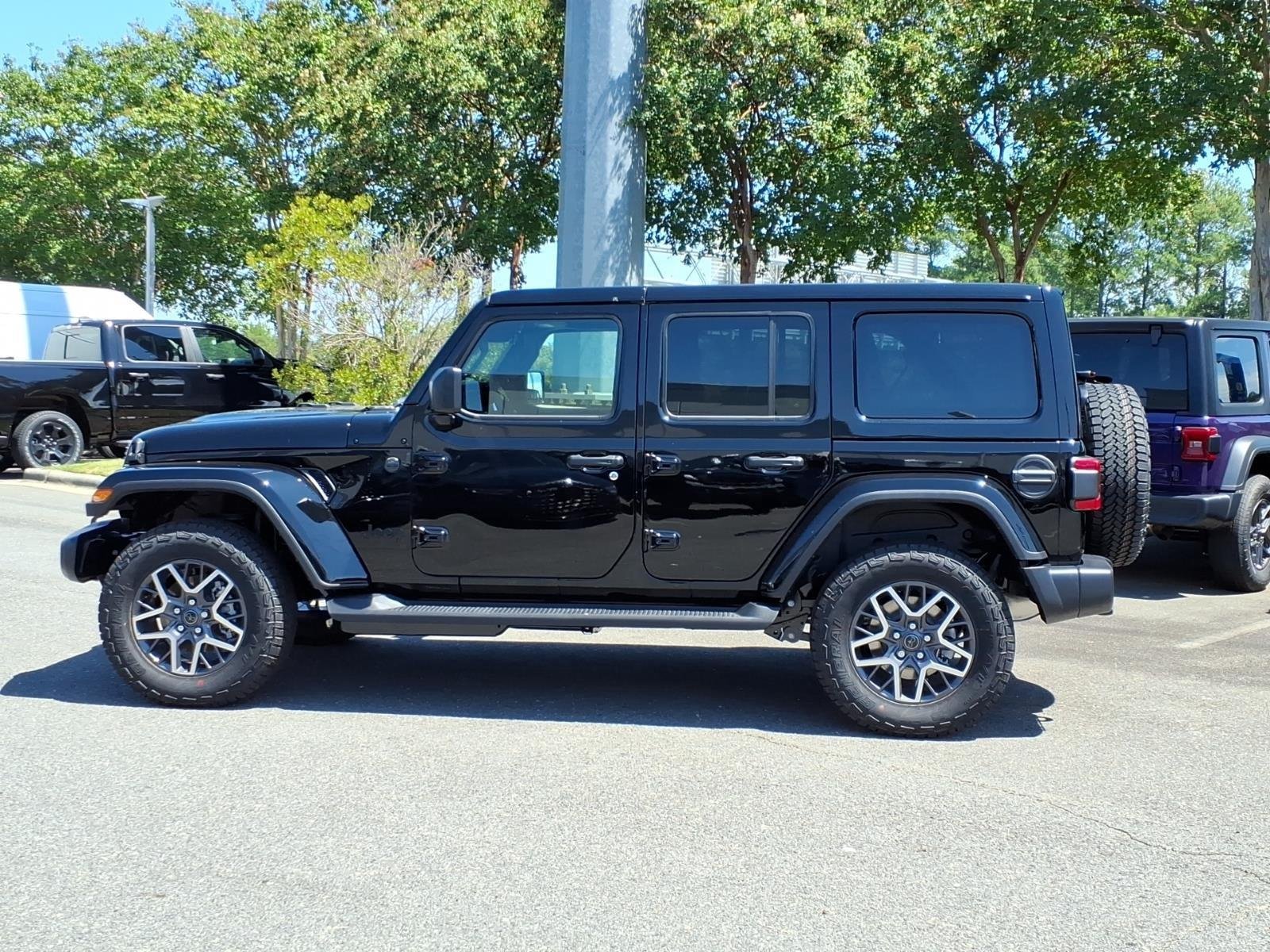 New 2026 Black Clear-Coat Exterior Paint Jeep Sahara image 3