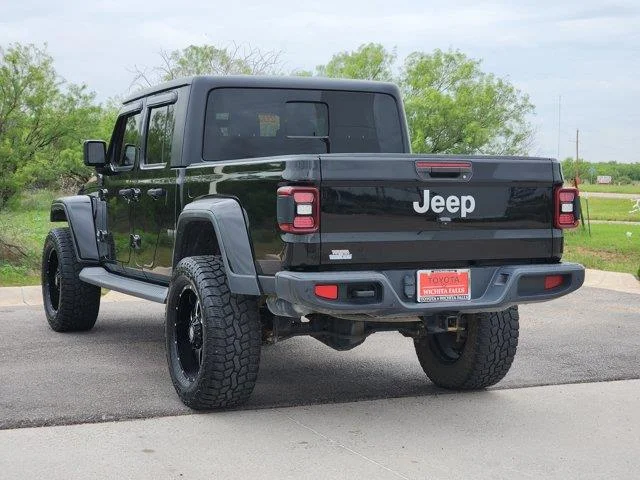Used 2020 Black Clearcoat Jeep Overland 4x4 Crew Cab 5 ft. box image 4
