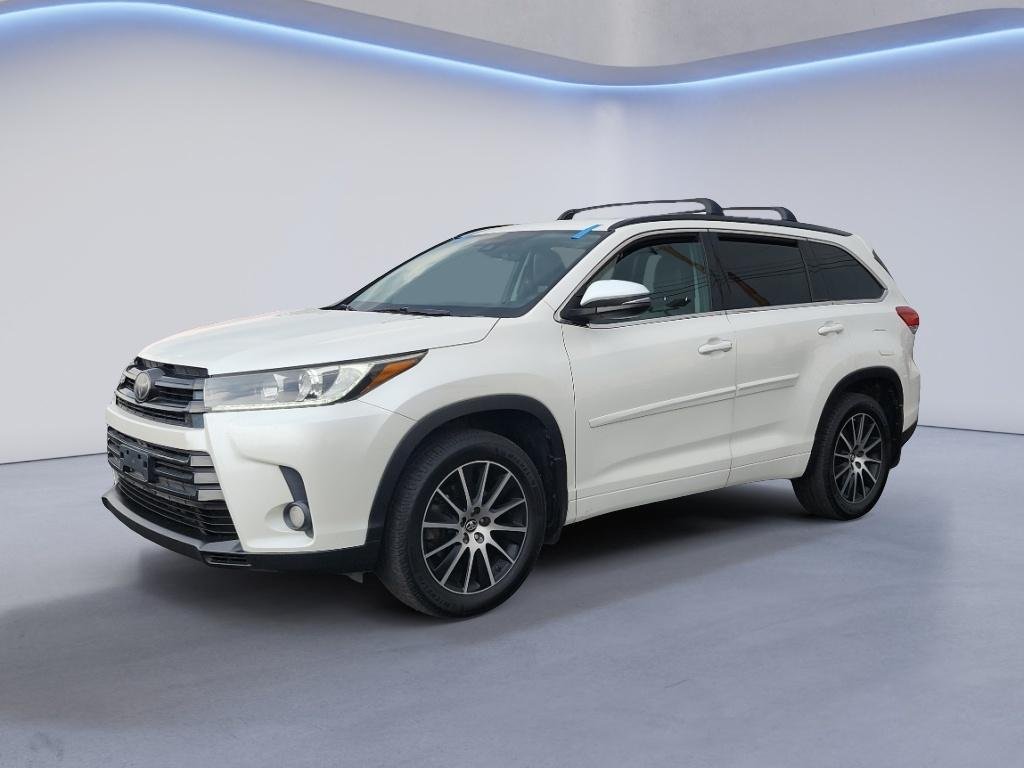 Used 2018 Blizzard Pearl Toyota SE image 1