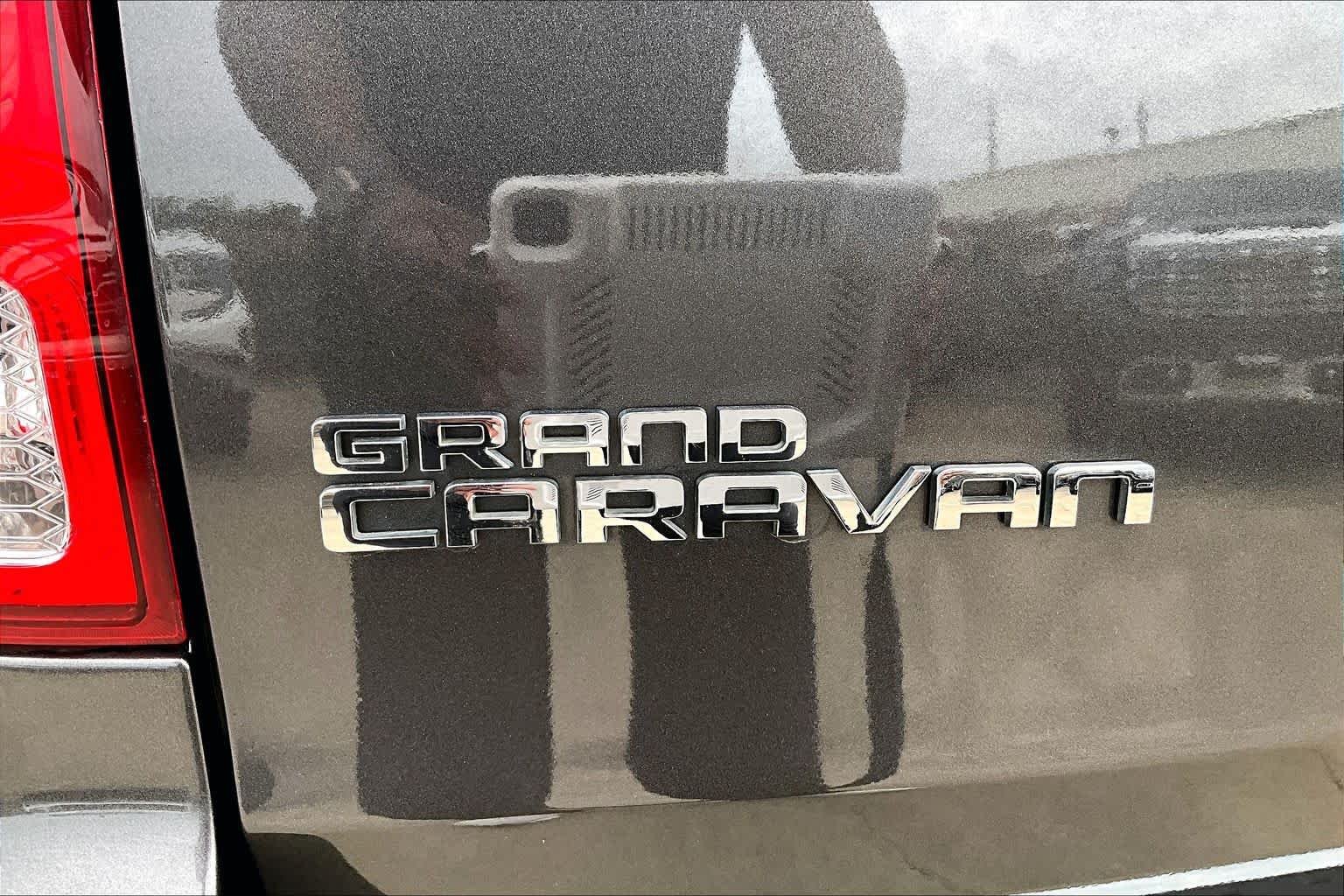 Used 2020 Granite Pearlcoat Dodge SXT image 10