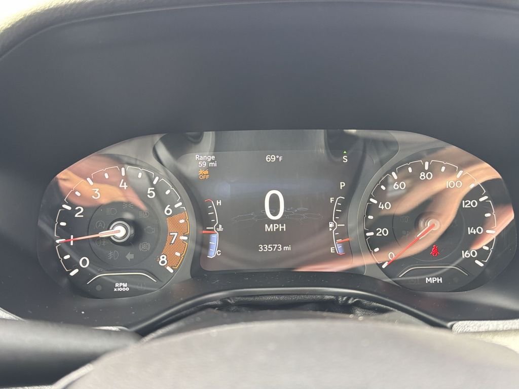 Used 2024  Jeep Latitude image 10