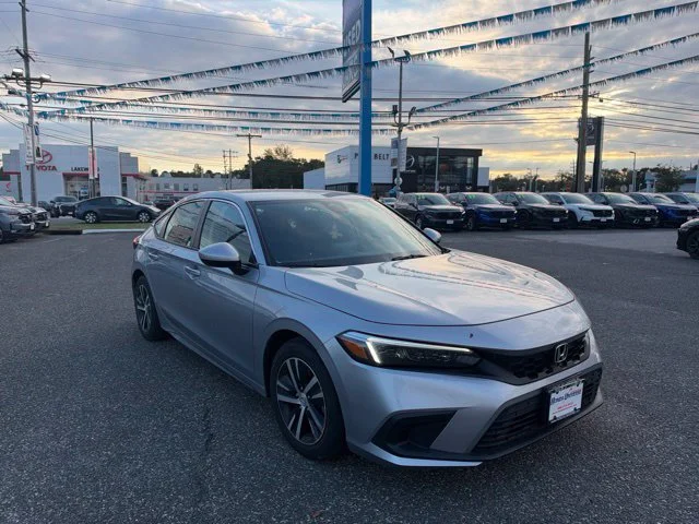 Used 2023 Lunar Silver Metallic Honda LX image 4