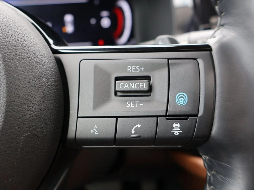Used 2024 White Nissan Platinum image 44