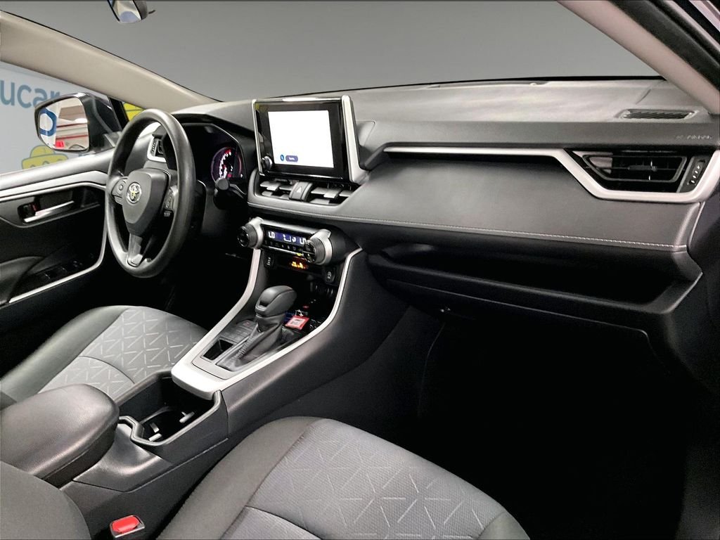 Used 2025  Toyota XLE image 14