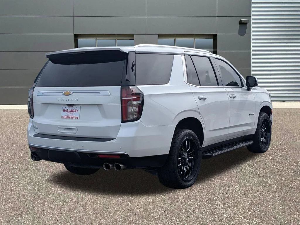 Used 2023 Iridescent Pearl Tricoat Chevrolet High Country image 5