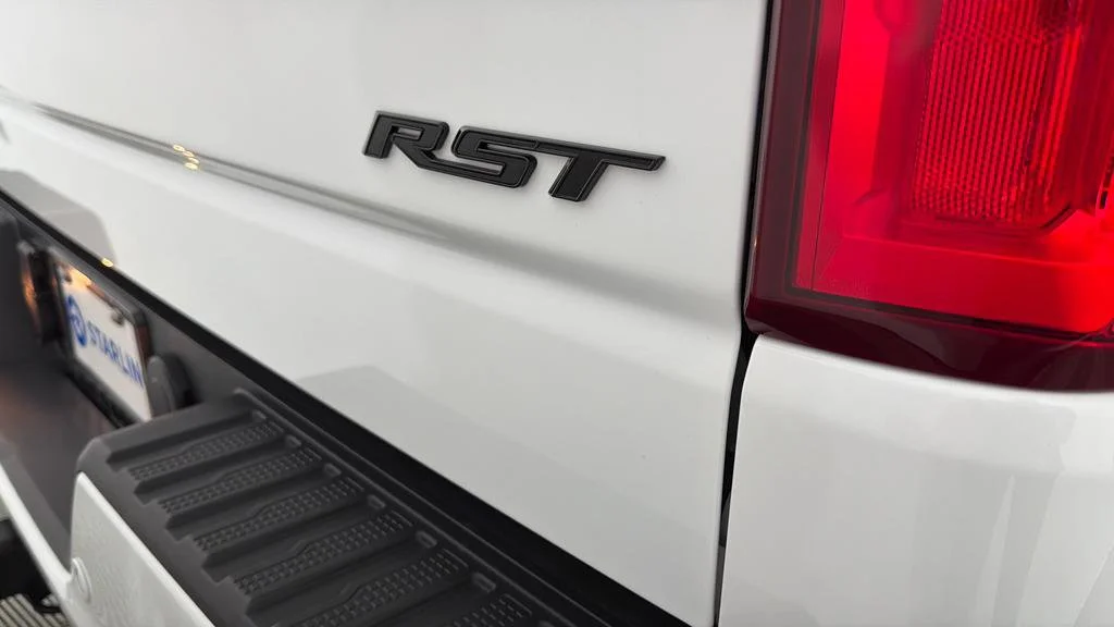 Used 2025 Summit White Chevrolet RST image 41