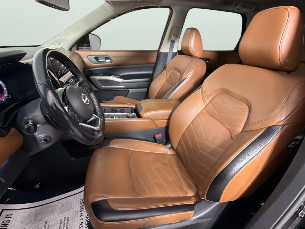 Used 2022 Black Nissan Platinum image 20