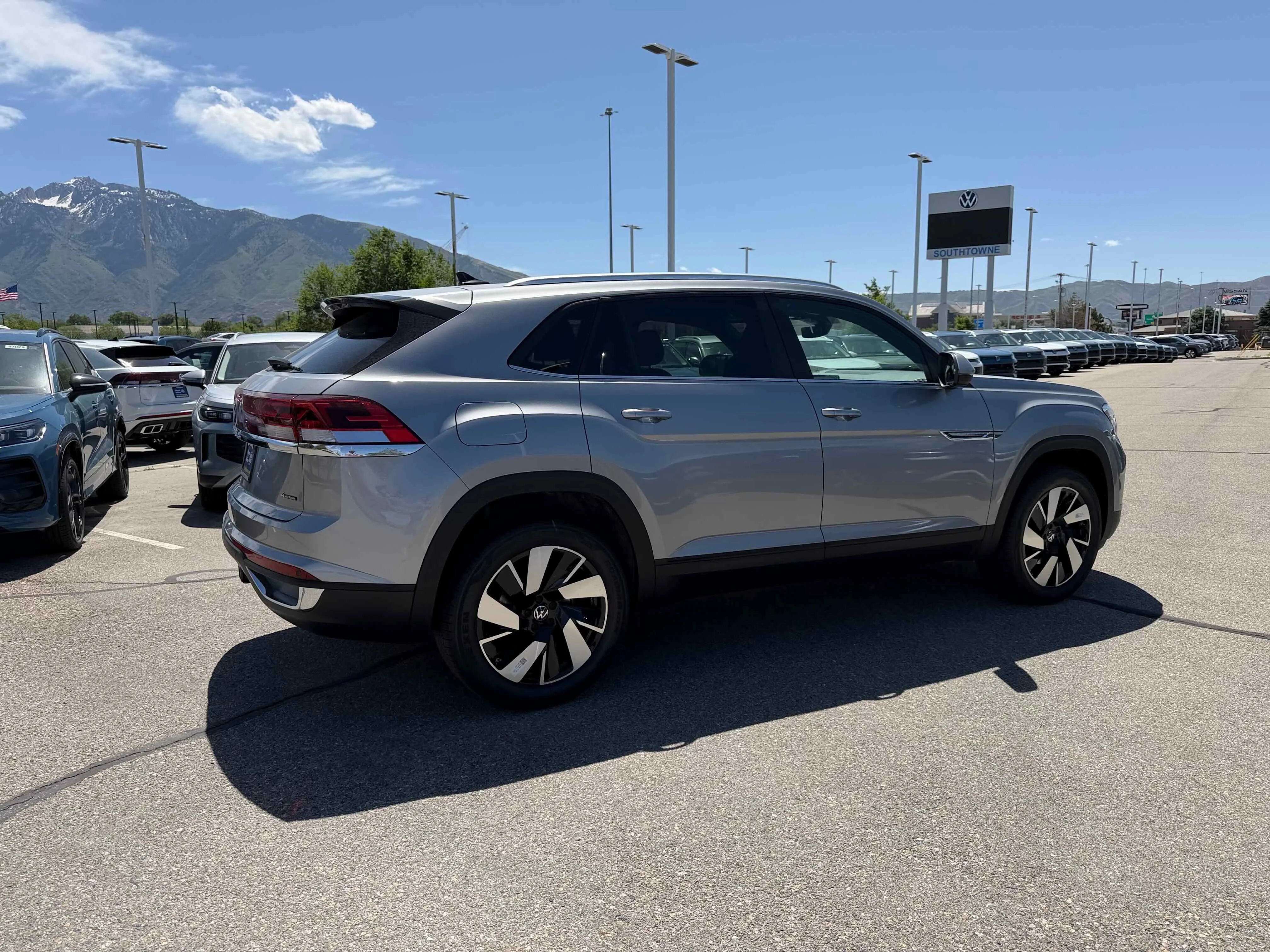 New 2026 Silver Mist Volkswagen 2.0T SE w/Technology image 6