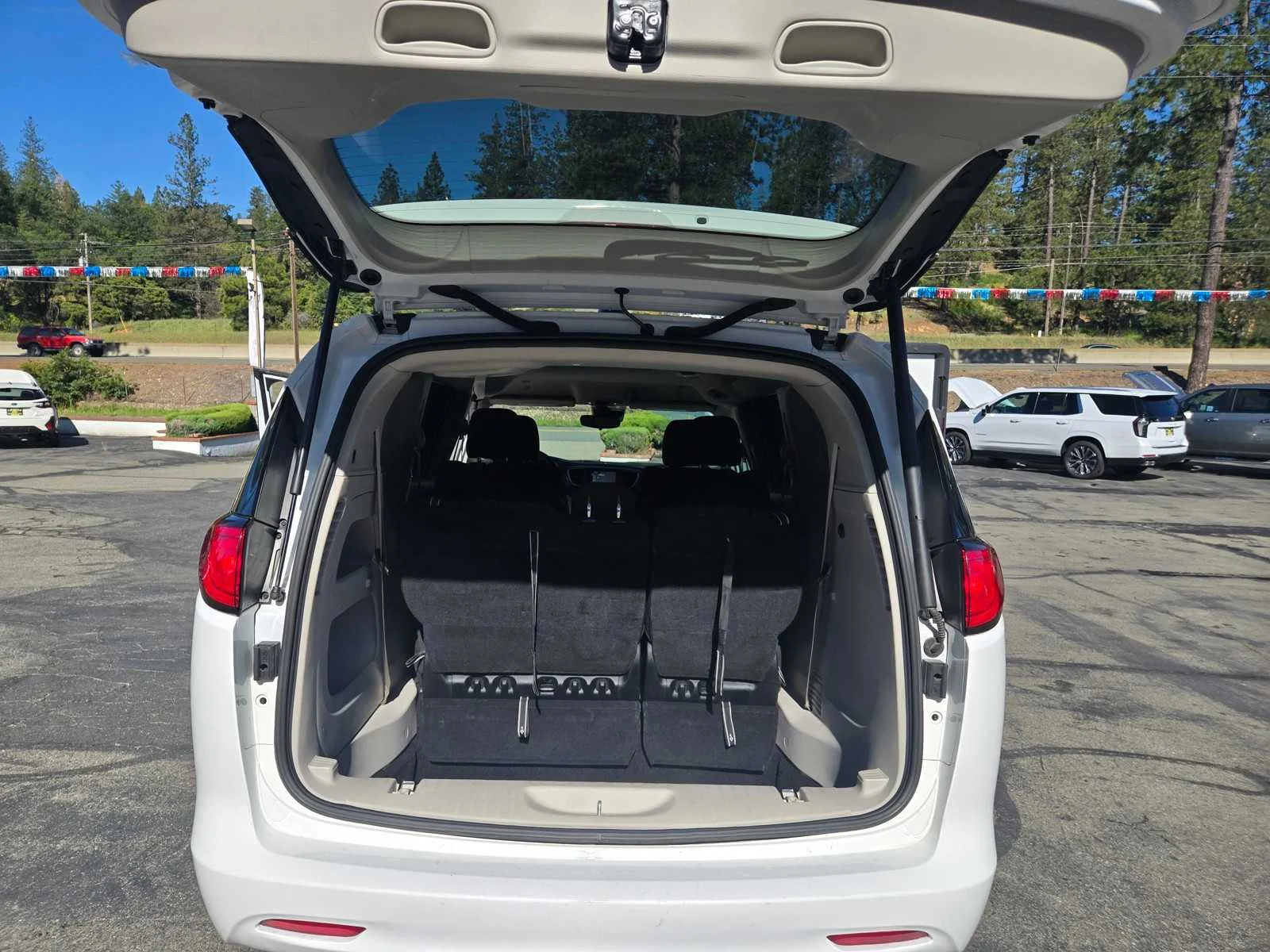 Used 2023  Chrysler LX image 29