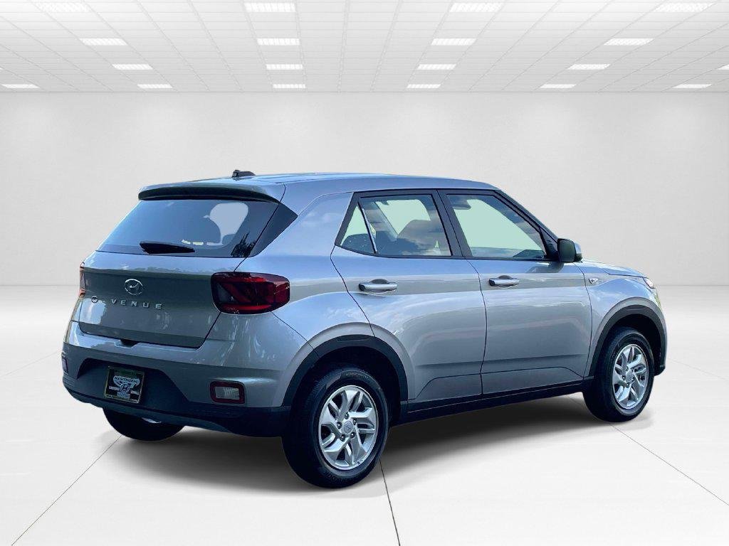 New 2026 Silver Hyundai SE image 6