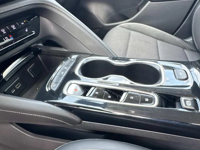 Used 2022 Red Buick Preferred image 44