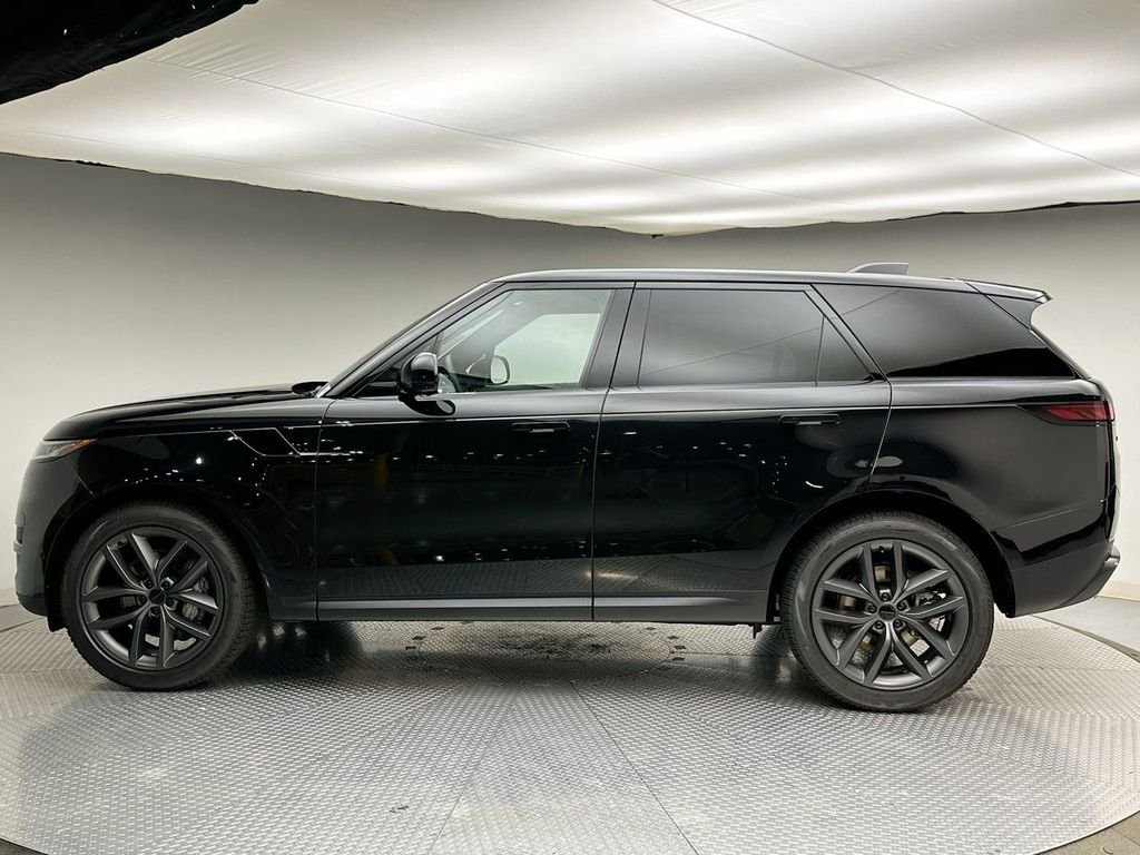New 2027 Santorini Black Land Rover SE image 2