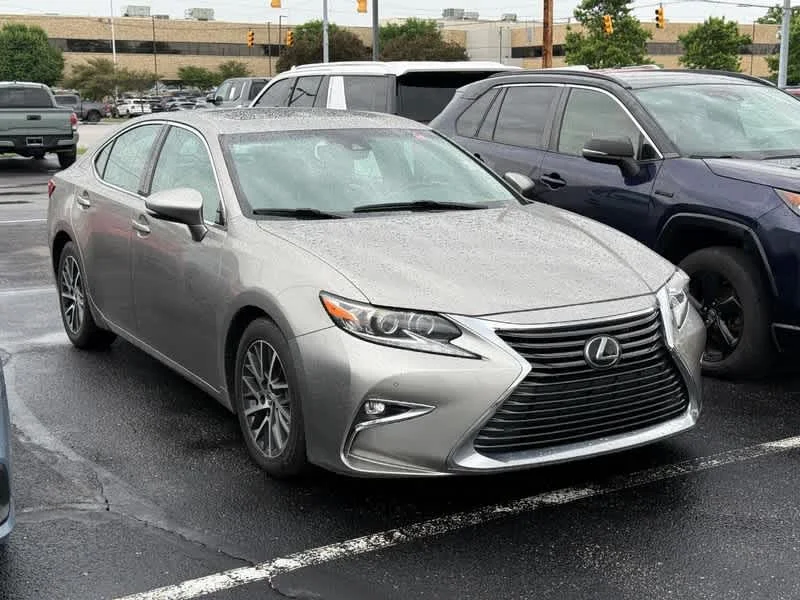 2016 Lexus ES 350 350's photo