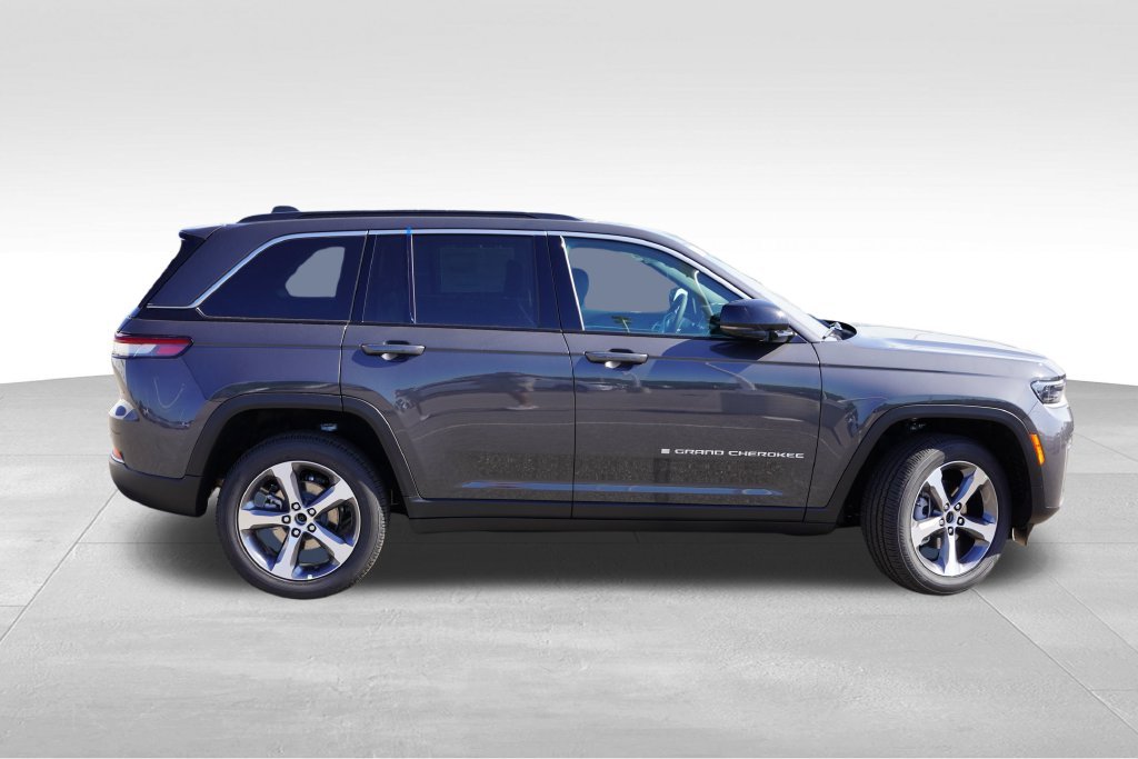 New 2026 Baltic Gray Metallic Clear-Coat Exterior Paint Jeep Limited image 2