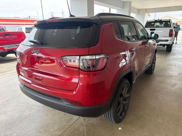 New 2026 Red Hot Pearl-Coat Exterior Paint Jeep Limited image 8