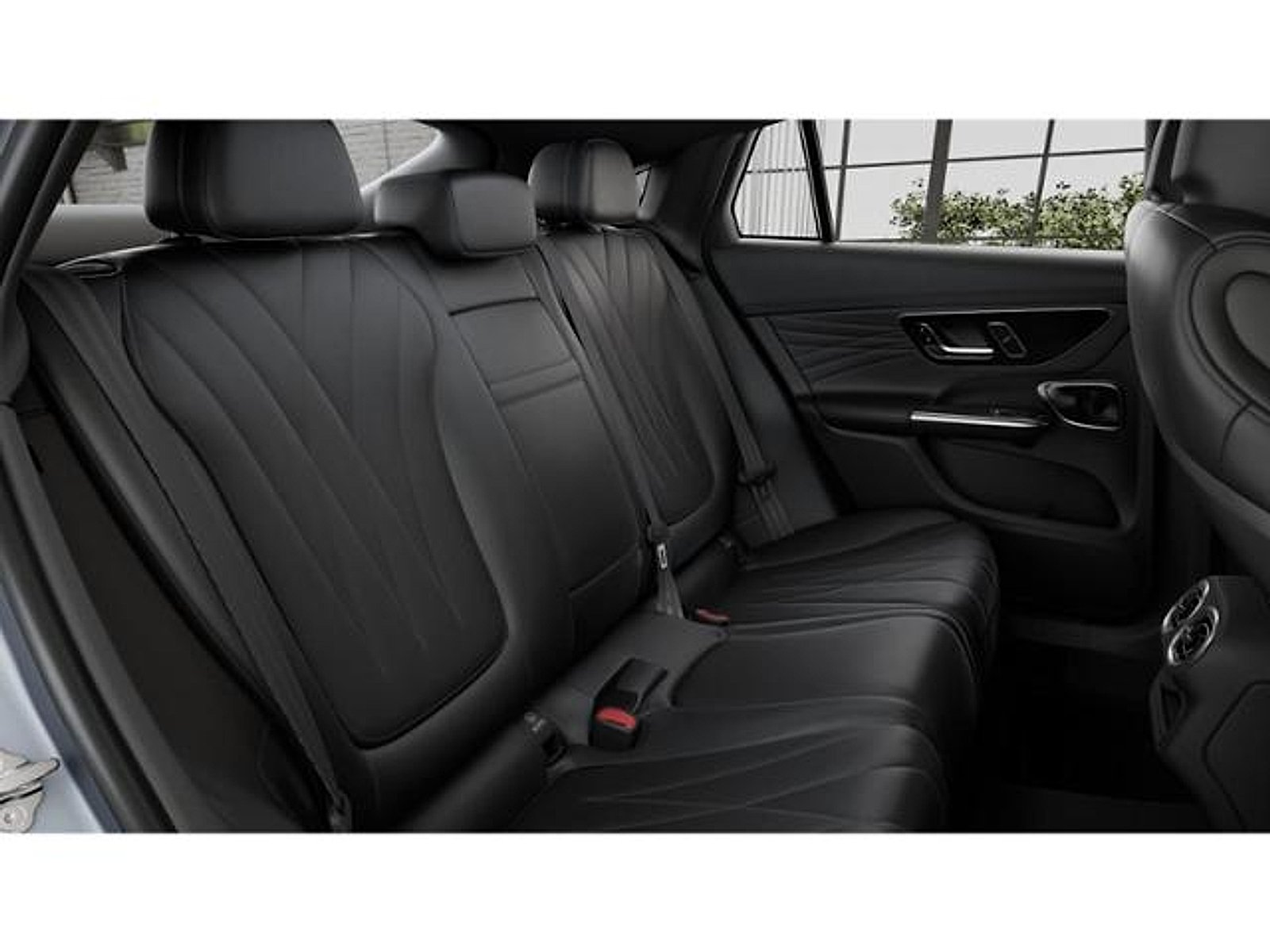 New 2027 MANUFAKTUR Cirrus Silver Magno Mercedes-Benz AMG® GLC 53 image 5
