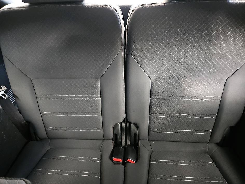Used 2018 Snow White Pearl Kia LX V6 image 12