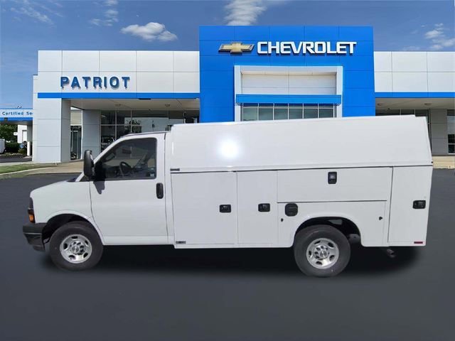 New 2025 Summit White Chevrolet 1WT image 7