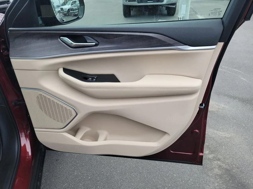 New 2026 Velvet Red Pearl-Coat Exterior Paint Jeep Limited image 35