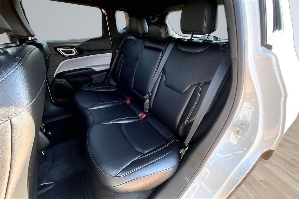 Used 2025 White Jeep Limited image 24