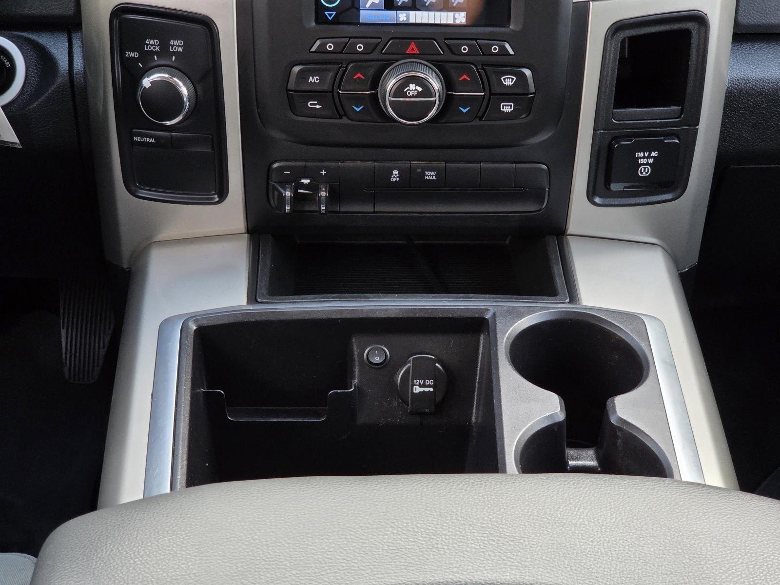 Used 2015 Bright White Clearcoat Ram SLT image 17