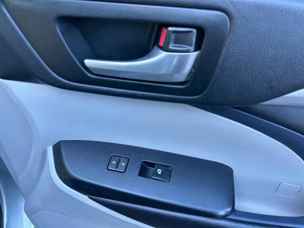 Used 2019 Silver Toyota XLE image 30