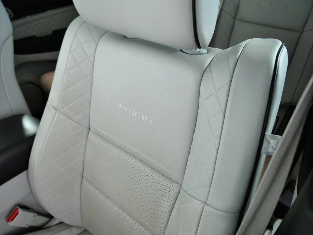 Used 2017 White Jeep Summit image 17
