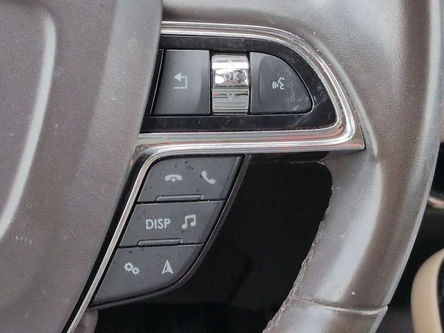 Used 2021 Red Lincoln Reserve image 27