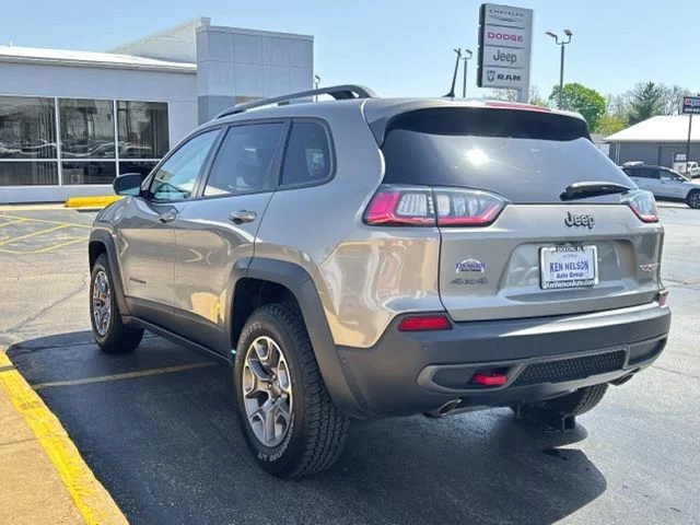 Used 2020 Beige Jeep Trailhawk image 7