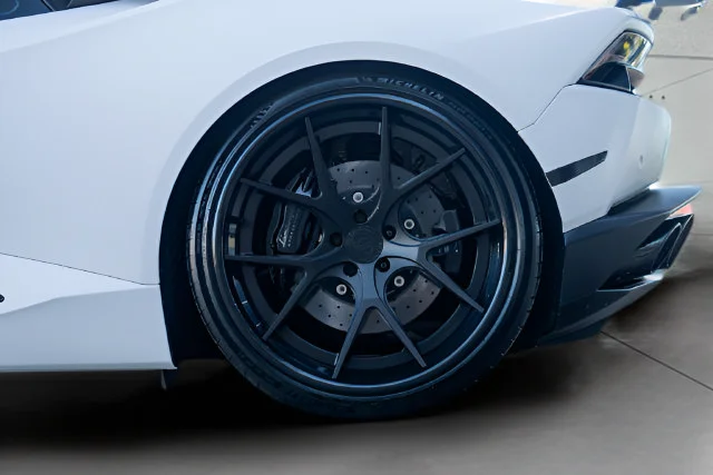 Used 2016  Lamborghini  image 20