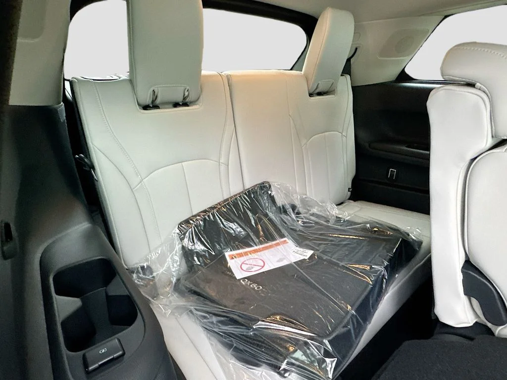 New 2027 RADIANT WHITE INFINITI Luxe FWD image 29