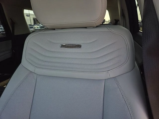 New 2027 Star White Metallic Tri-Coat Ford Platinum image 36