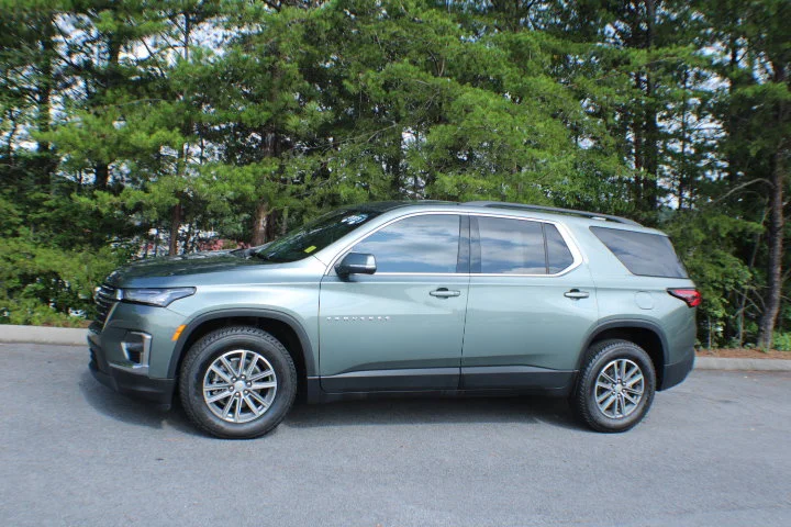 Used 2023 Silver Sage Metallic Chevrolet LT Cloth image 4