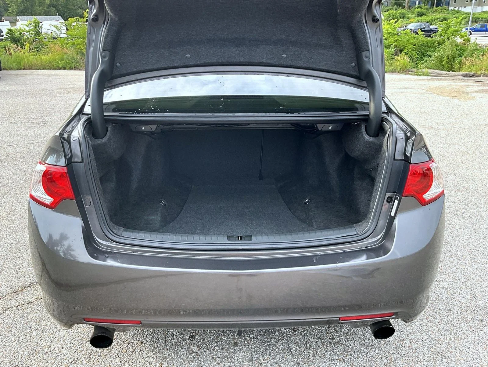 Used 2010  Acura 2.4 image 9