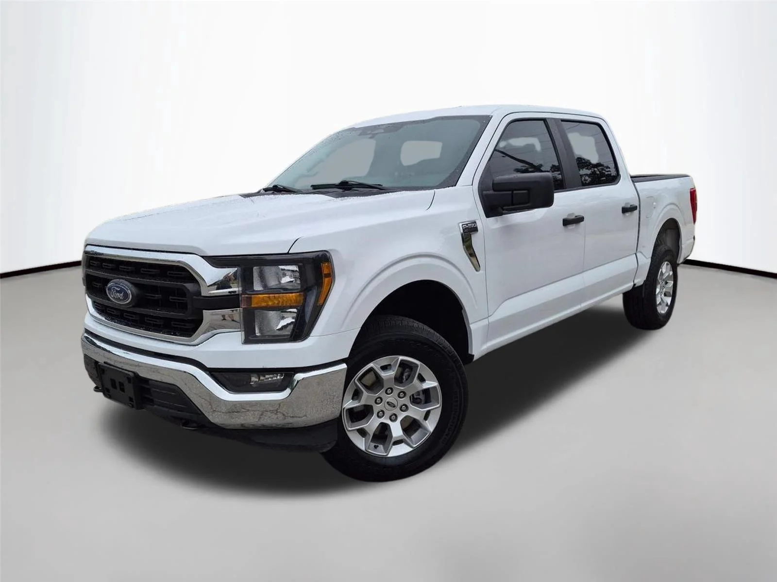 Used 2023 Oxford White Ford XLT image 1