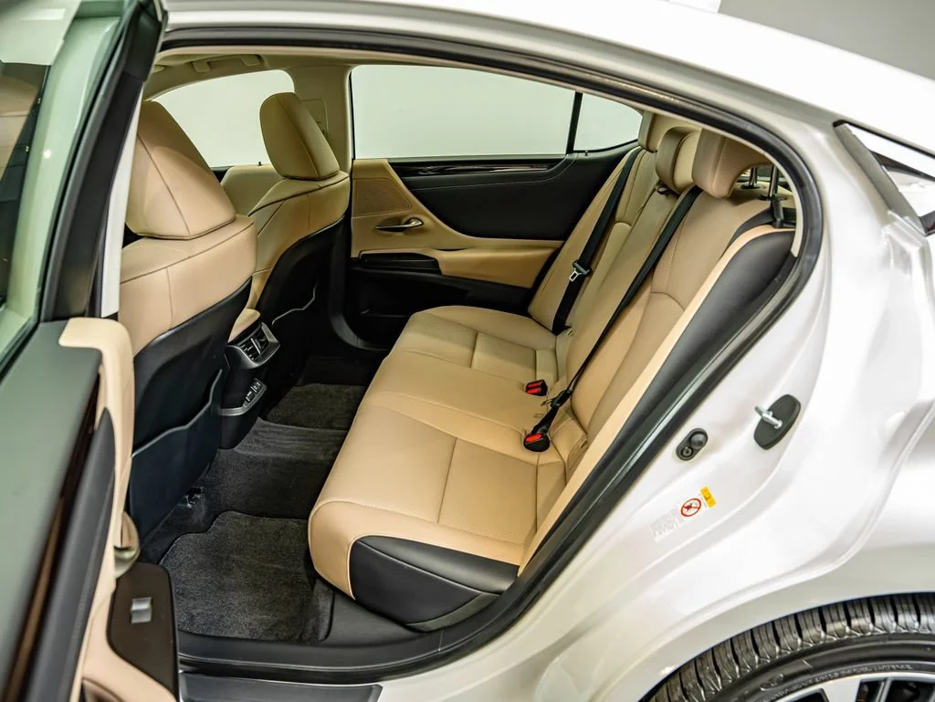 Used 2019 White Pearl Lexus 350 image 36