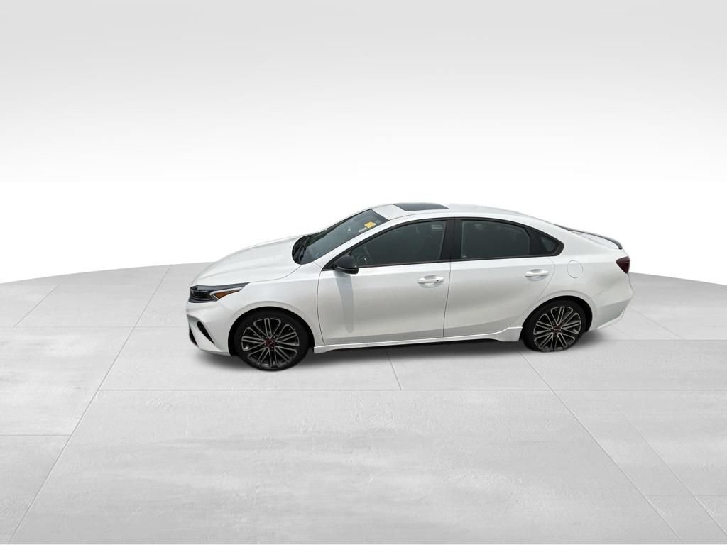 Used 2023 White Kia GT image 3