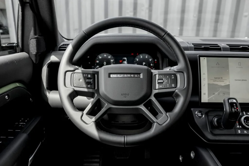 New 2026 Woolstone Green Land Rover X-Dynamic SE image 19