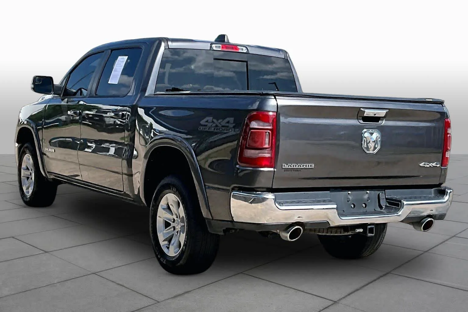 Used 2021 Granite Crystal Metallic Clearcoat Ram Laramie image 12