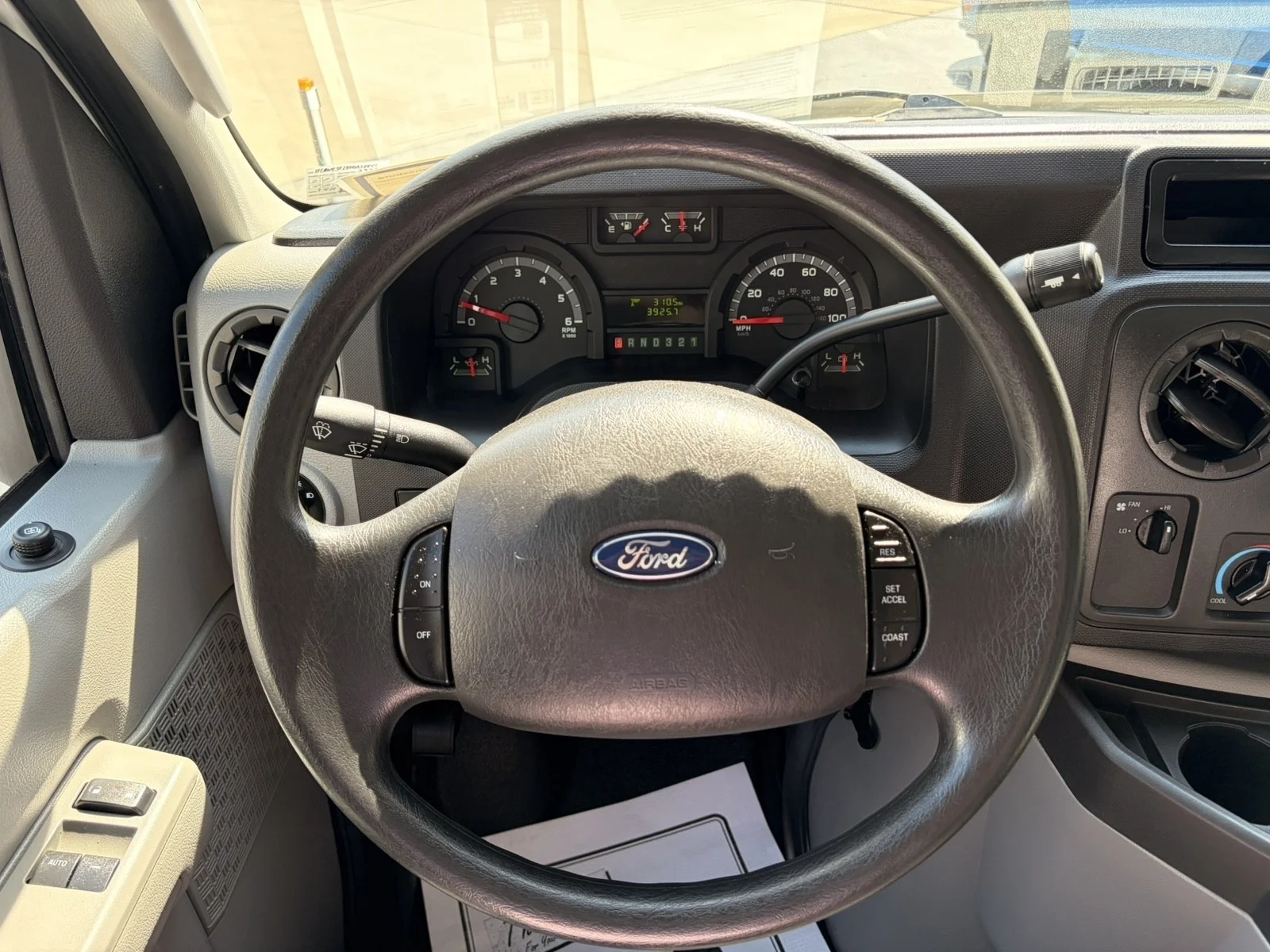 Used 2013 White Ford  image 18