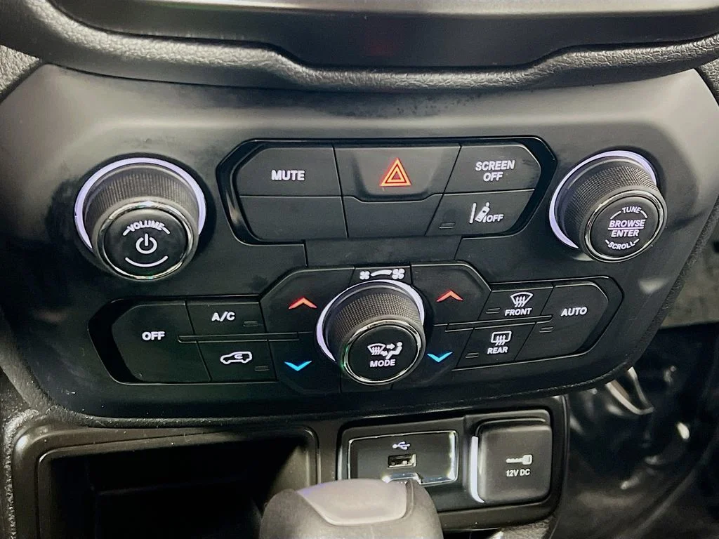 Used 2021 Red Jeep Latitude image 15
