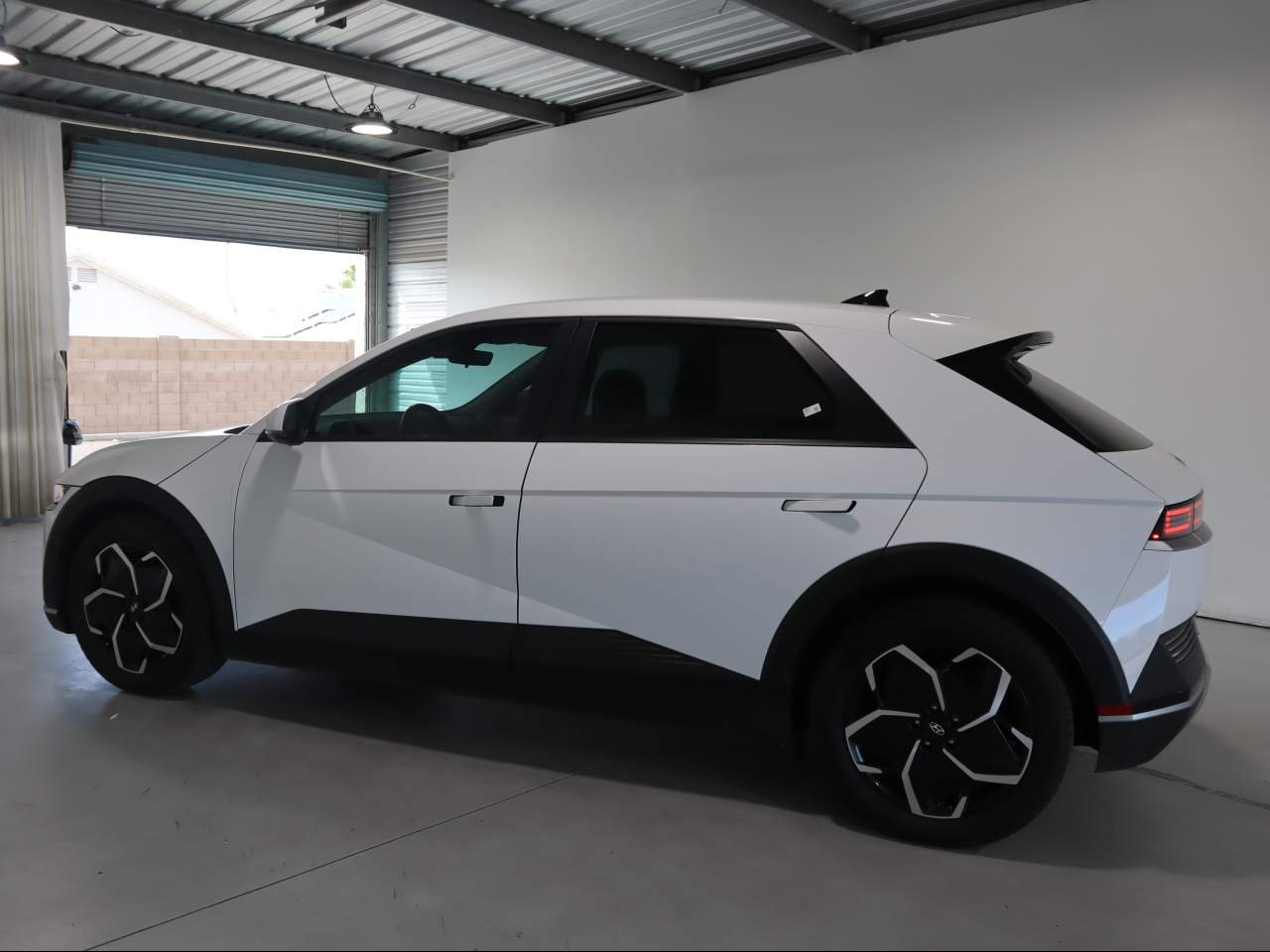 Used 2024 Atlas White Hyundai SE image 8