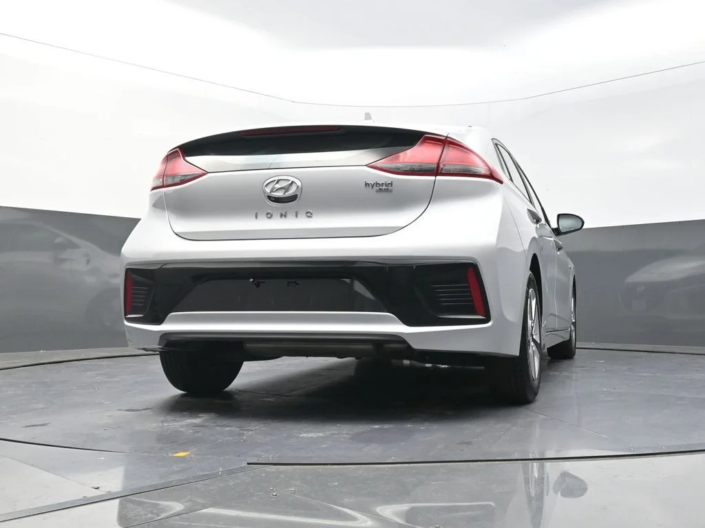 Used 2018 Silver Hyundai Blue image 28