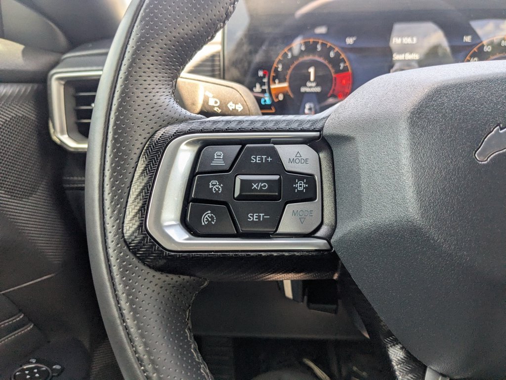 Used 2025  Ford GT Premium image 20