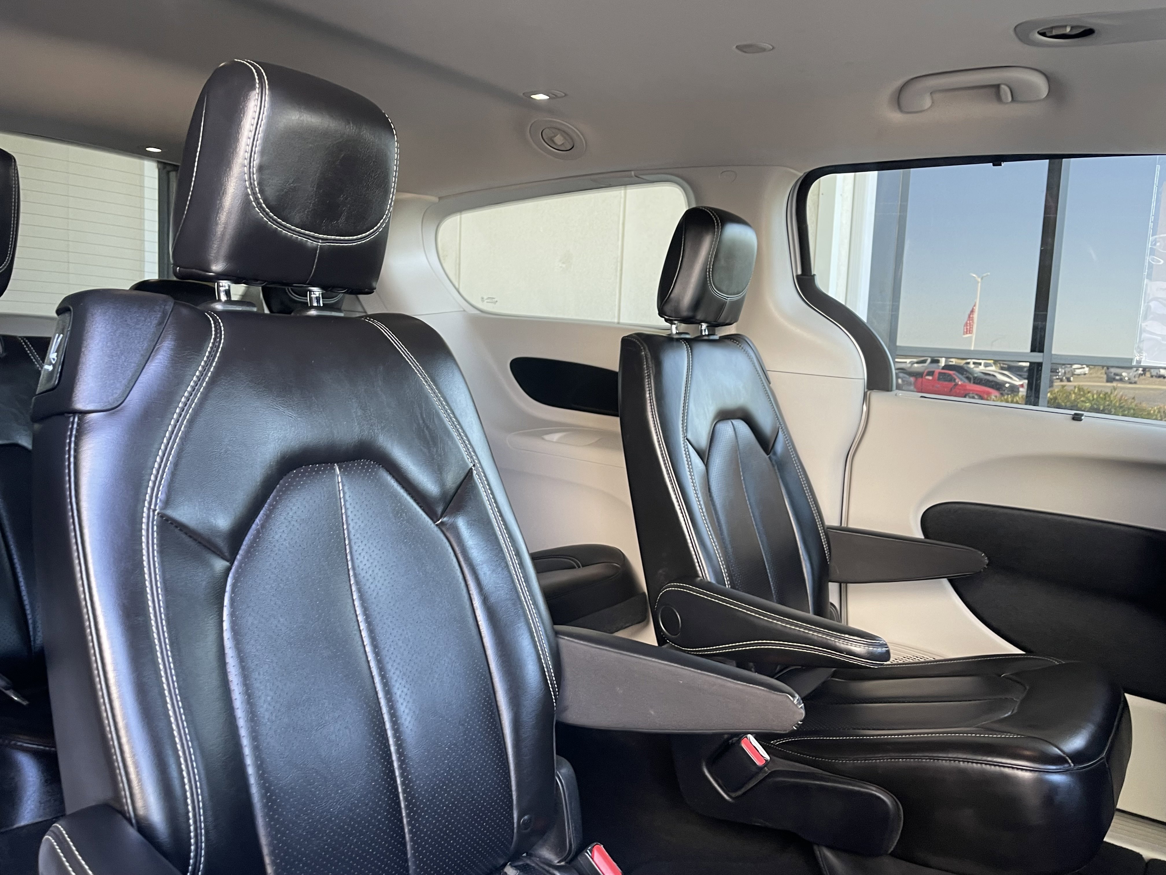 Used 2023 Silver Chrysler Touring L image 25
