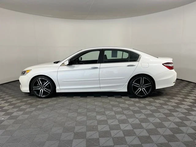 Used 2017  Honda Sport Special Edition image 4