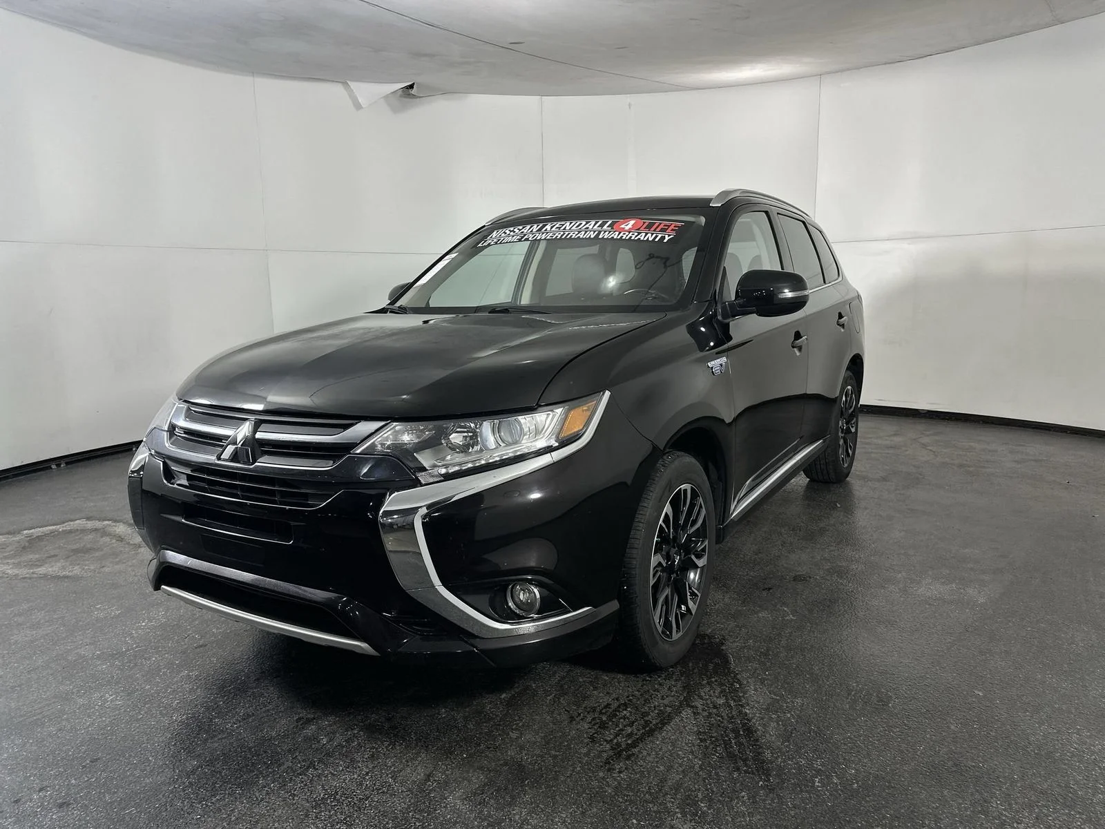 Used 2018 Black Mitsubishi SEL image 4