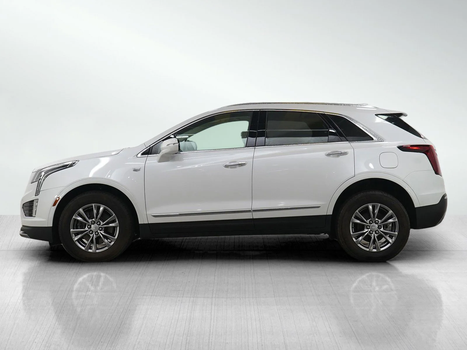 Used 2022 Cadillac XT5 Premium Luxury with VIN 1GYKNDRS7NZ155681 for sale in Roseville, Minnesota