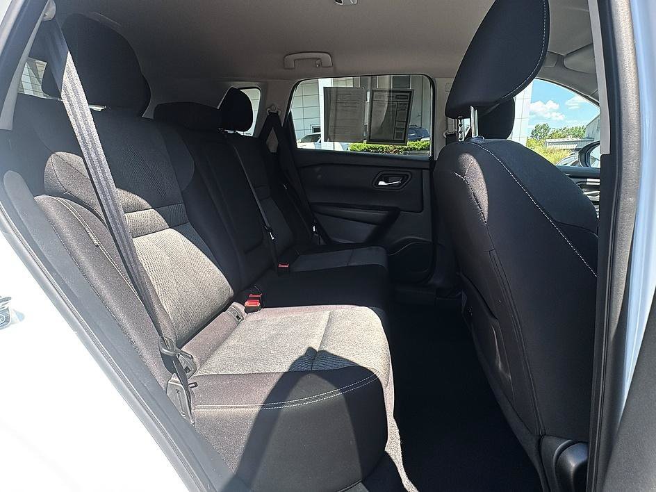 Used 2025 Everest White Pearl Nissan SV image 27